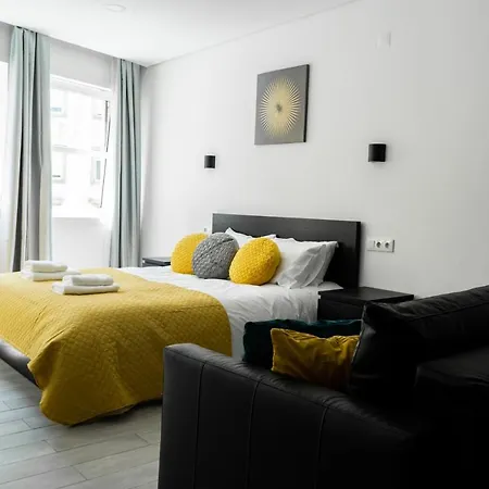 Almada Downtown 202 Apartment *